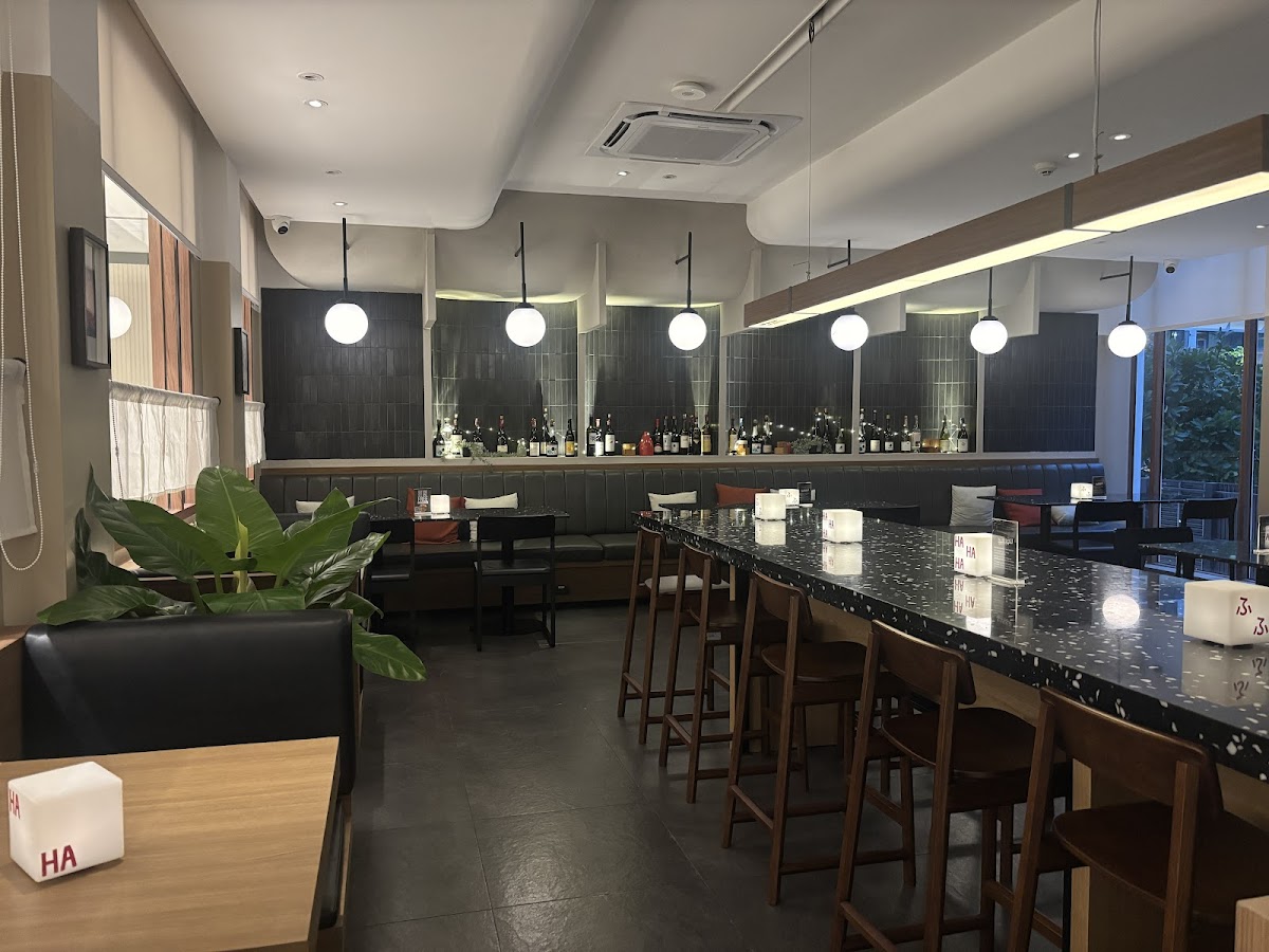 Baannok BKK warm ambiance