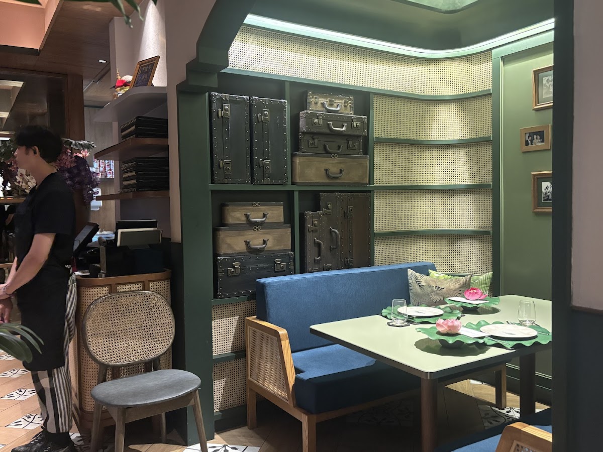 Rustic vintage decor at Baannok